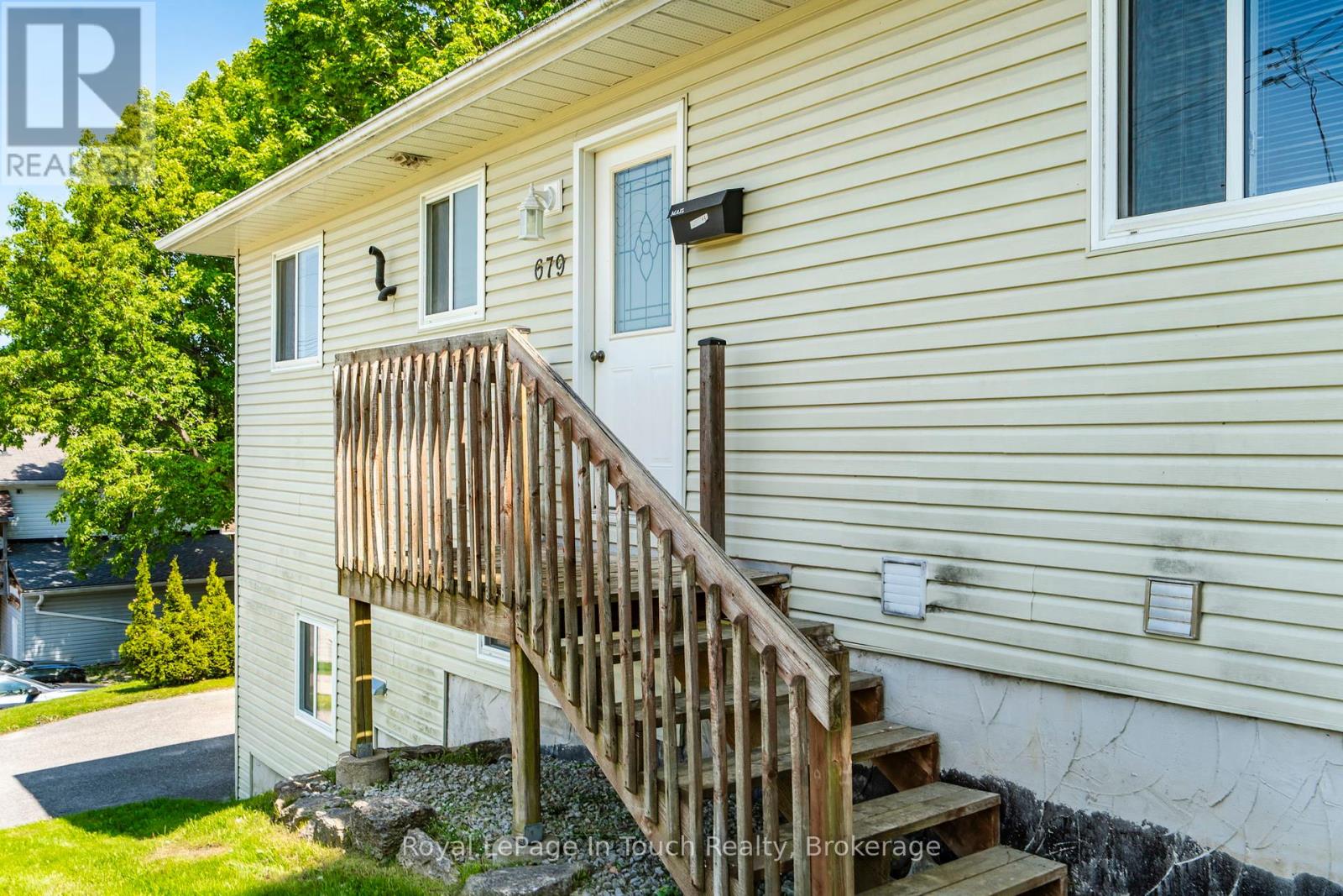 Property at 679 MONTREAL STREET image 4