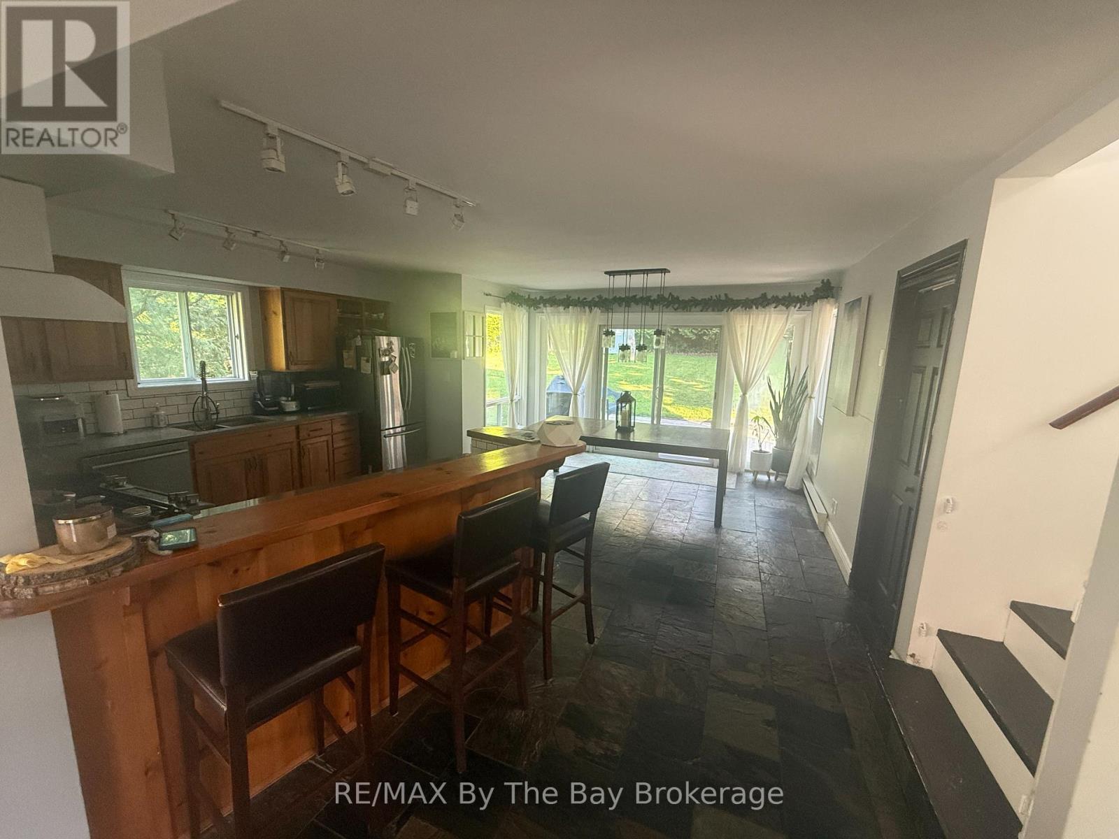 71 Grandview Road, Tay, Ontario  L0K 1R0 - Photo 8 - S12194709