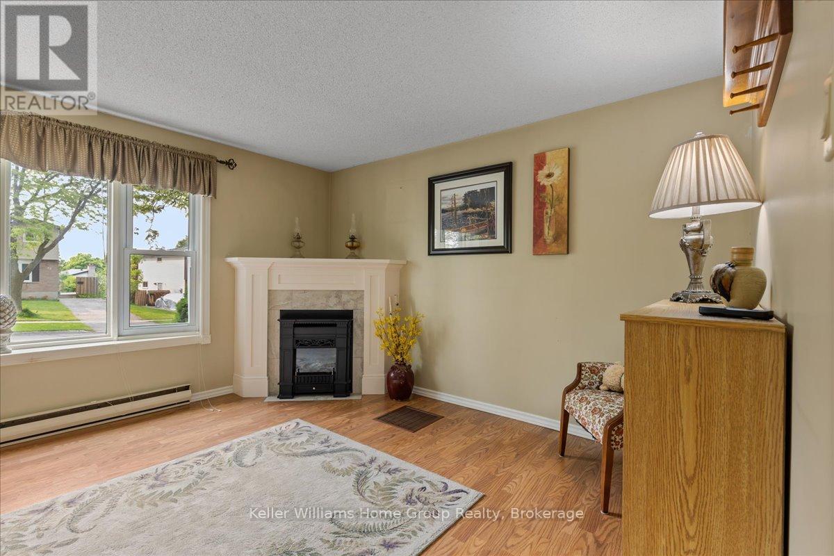 76 Upton Crescent, Guelph, Ontario  N1E 6P5 - Photo 4 - X12194739