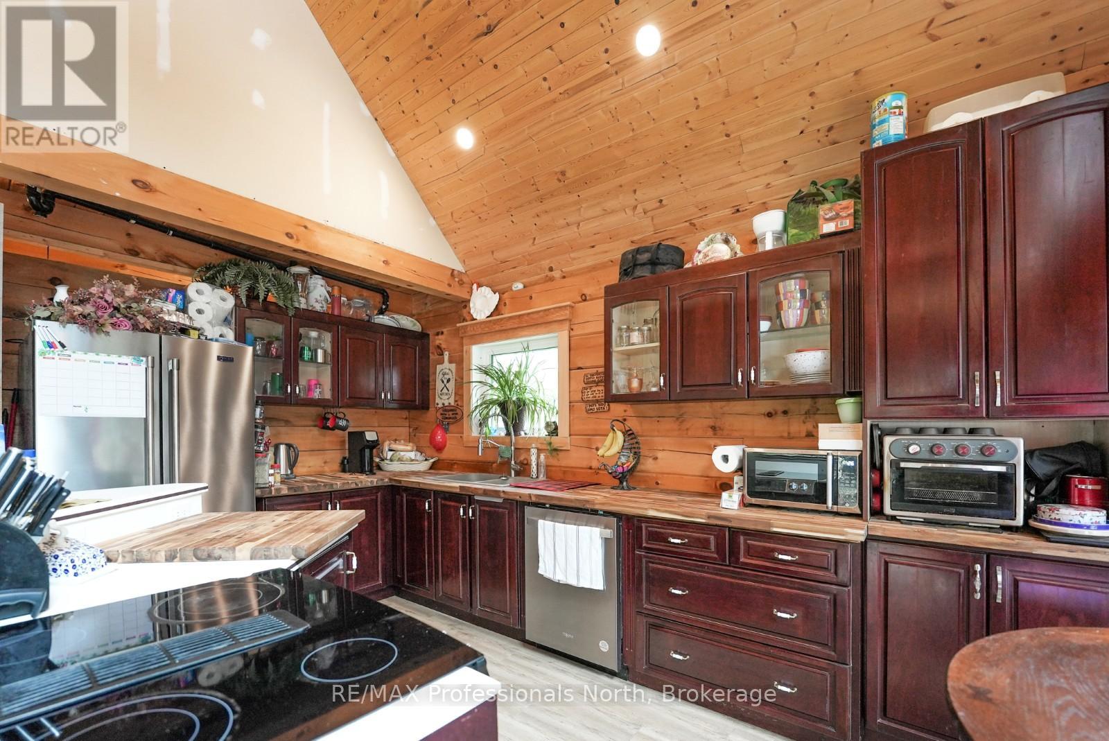 1392 Carroll Road, Dysart Et Al, Ontario  K0M 1S0 - Photo 10 - X12195067