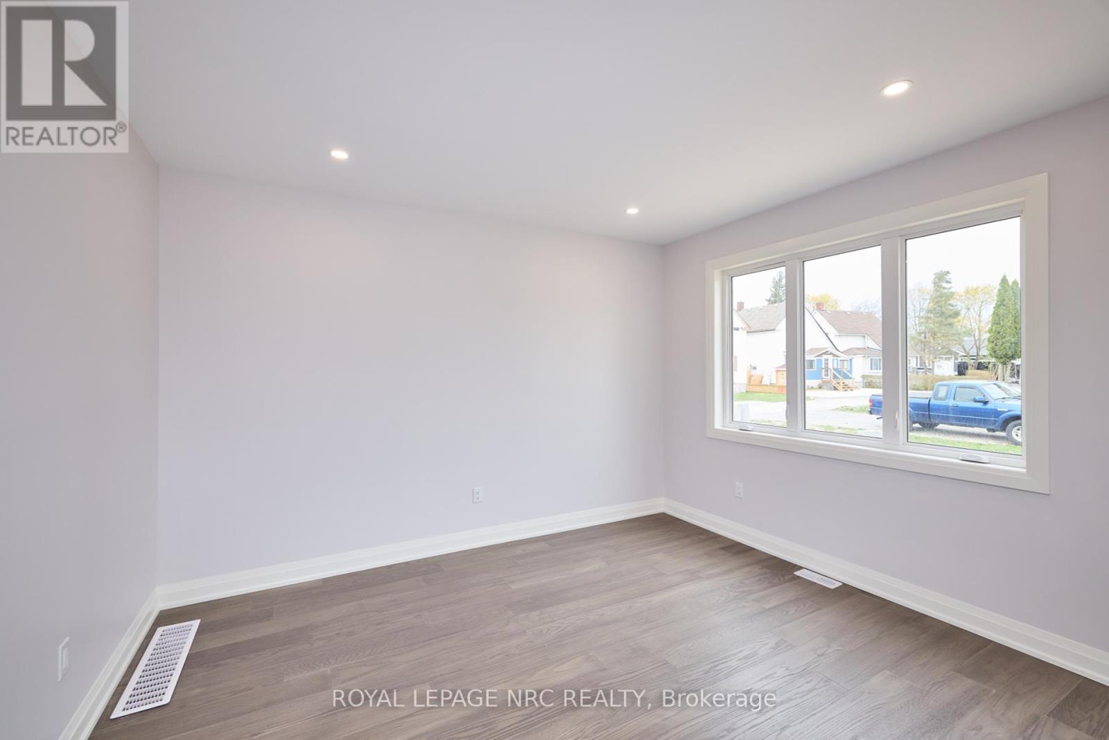 149 Hodgkins Avenue, Thorold, Ontario  L2V 0M6 - Photo 10 - X12195267