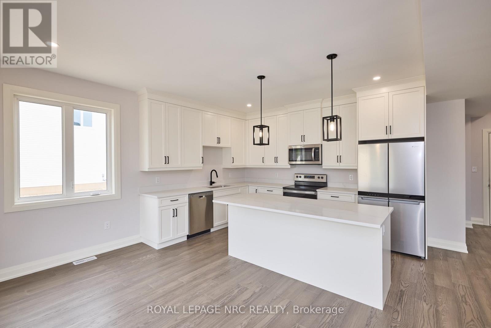149 Hodgkins Avenue, Thorold, Ontario  L2V 0M6 - Photo 6 - X12195267