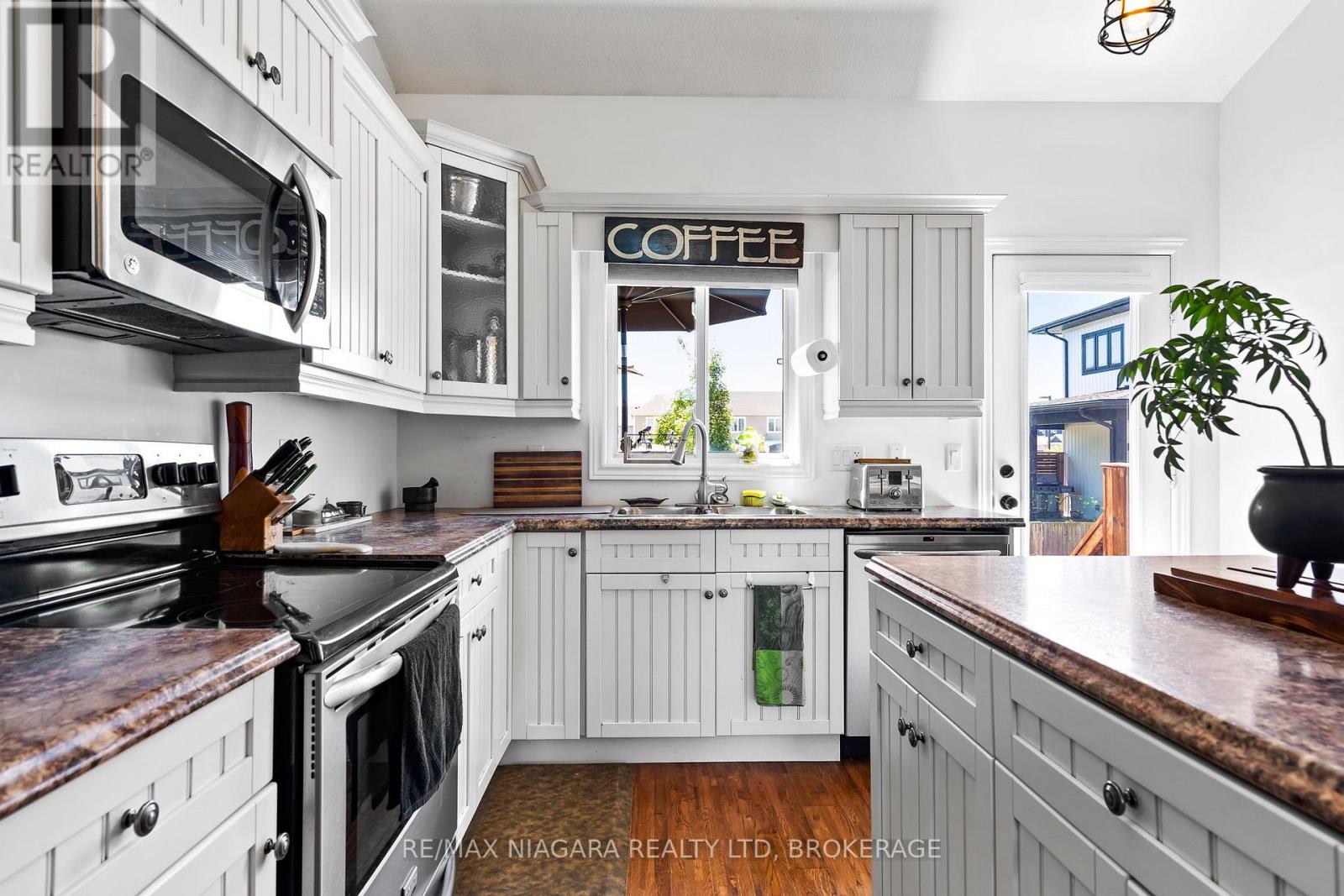 10 Corbin Street, St. Catharines, Ontario  L2P 0C3 - Photo 10 - X12195286