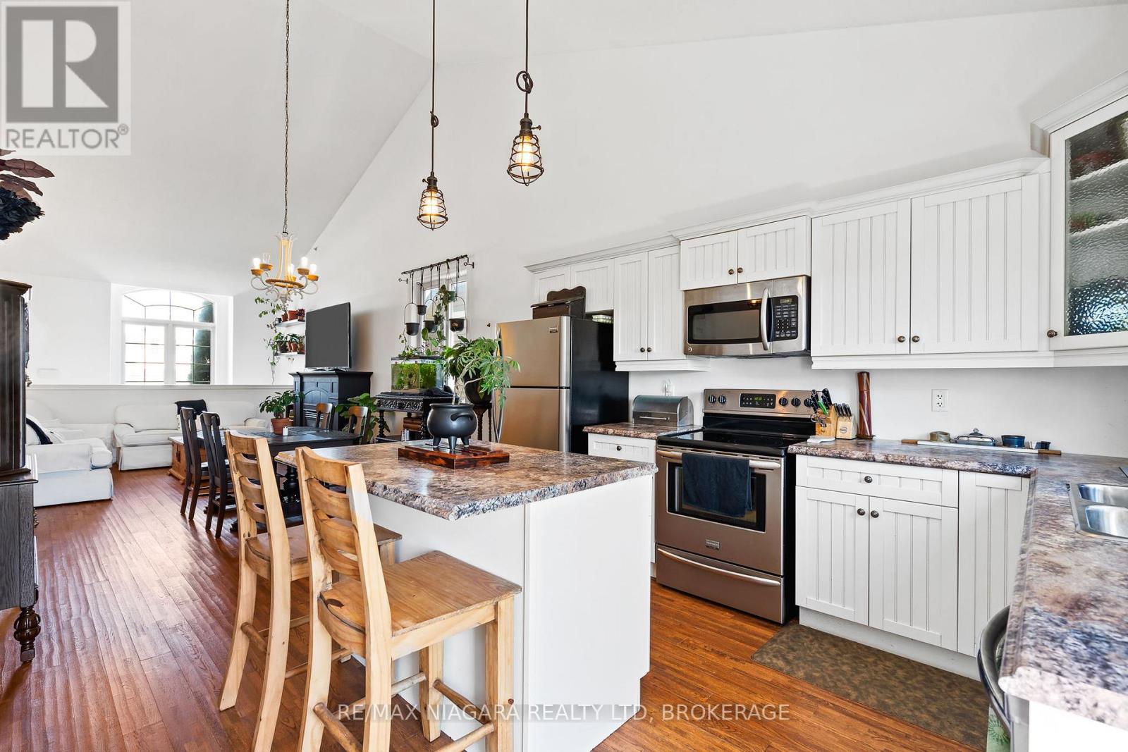 10 Corbin Street, St. Catharines, Ontario  L2P 0C3 - Photo 11 - X12195286