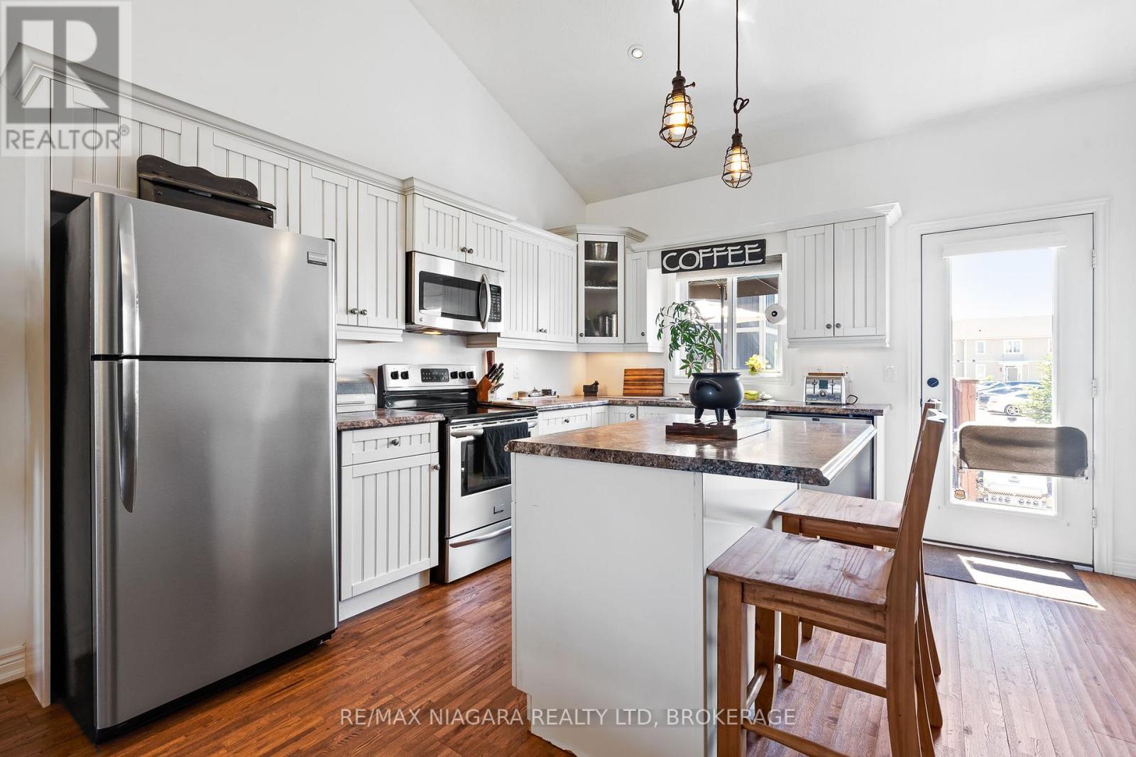 10 Corbin Street, St. Catharines, Ontario  L2P 0C3 - Photo 15 - X12195286