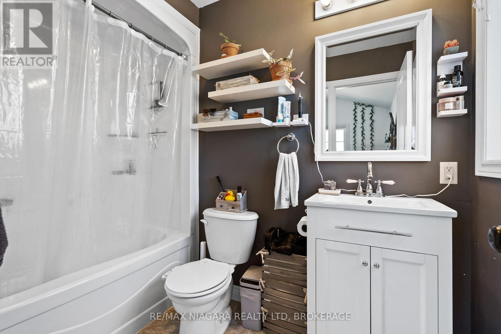 10 Corbin Street, St. Catharines, Ontario  L2P 0C3 - Photo 23 - X12195286