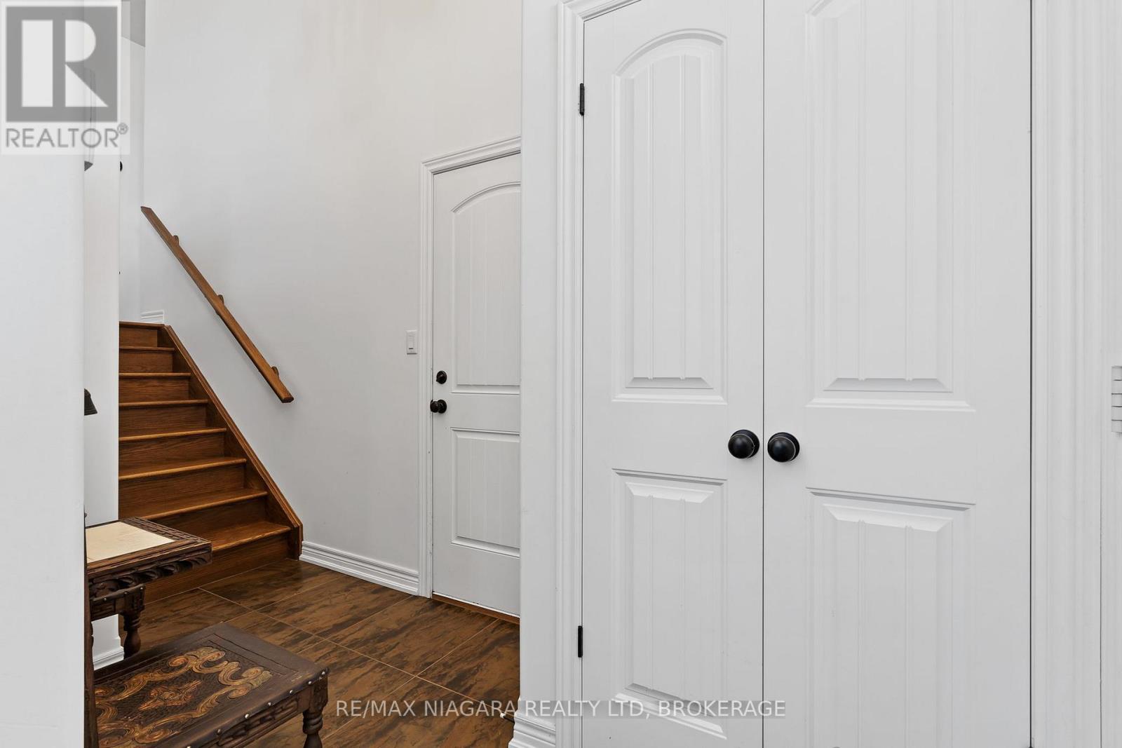 10 Corbin Street, St. Catharines, Ontario  L2P 0C3 - Photo 4 - X12195286