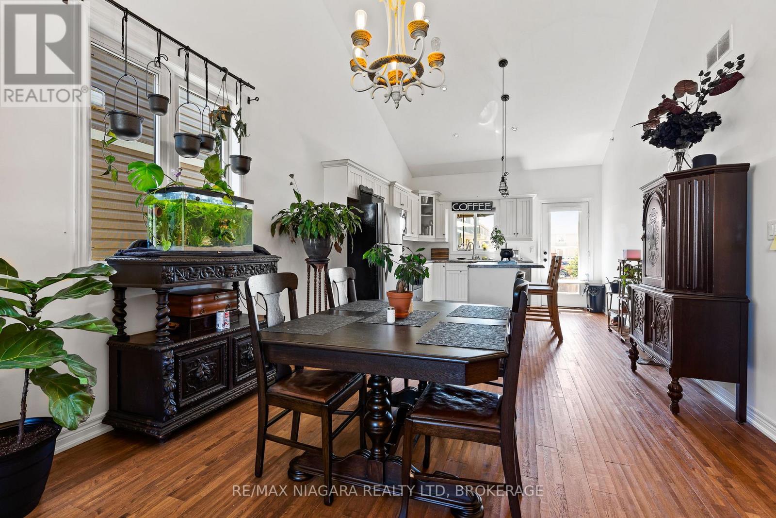 10 Corbin Street, St. Catharines, Ontario  L2P 0C3 - Photo 7 - X12195286