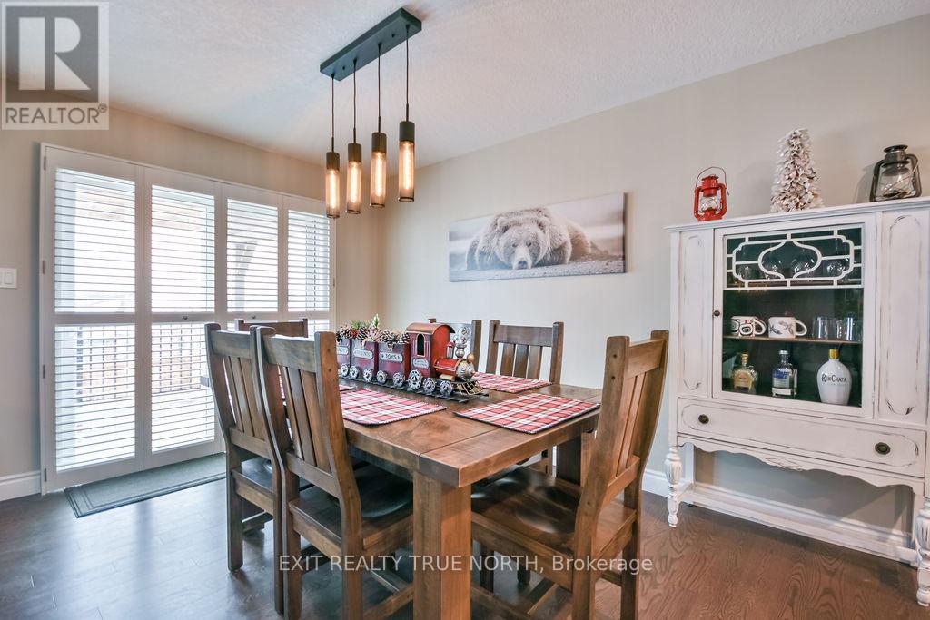 36 Hunter Avenue, Tay, Ontario  L0K 2A0 - Photo 12 - S12195221