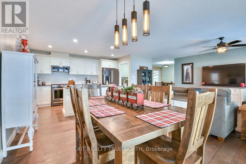 36 Hunter Avenue, Tay (Victoria Harbour), Ontario  L0K 2A0 - Photo 13 - S12195221