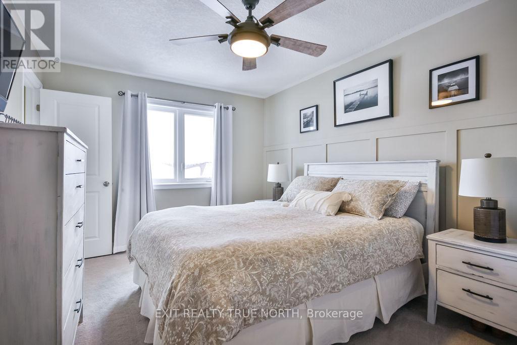36 Hunter Avenue, Tay, Ontario  L0K 2A0 - Photo 14 - S12195221