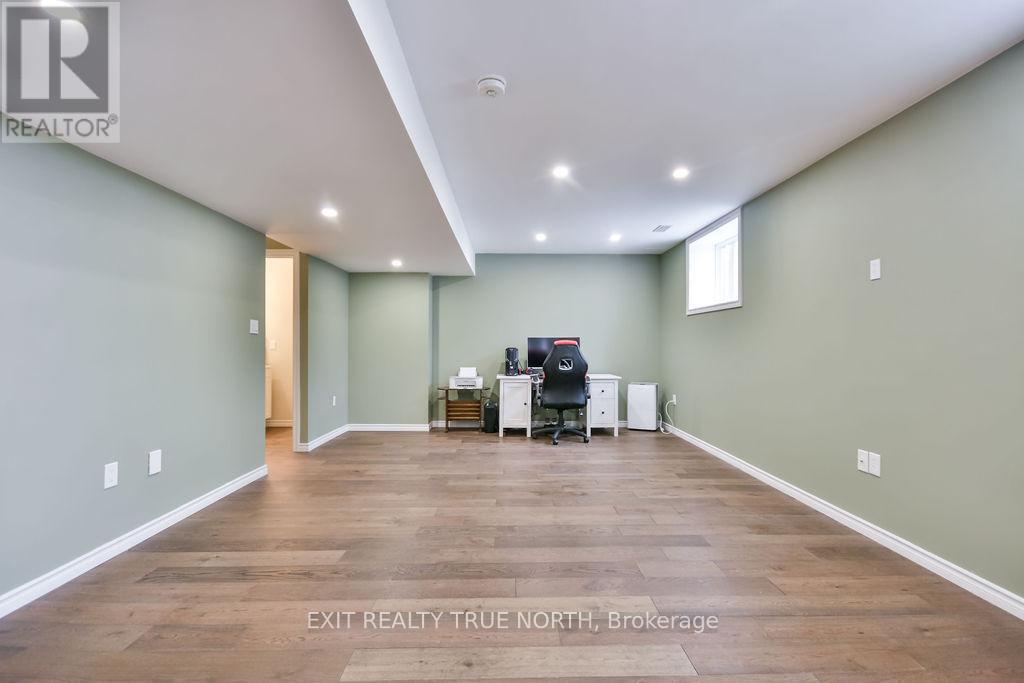 36 Hunter Avenue, Tay, Ontario  L0K 2A0 - Photo 20 - S12195221