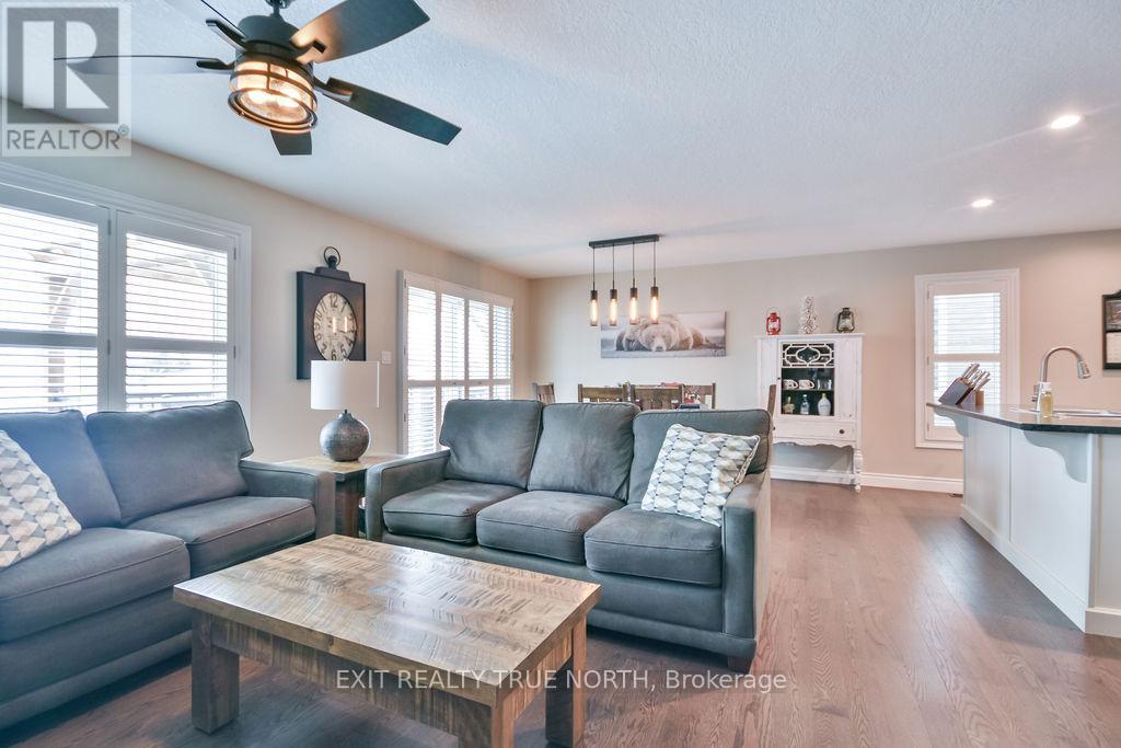 36 Hunter Avenue, Tay, Ontario  L0K 2A0 - Photo 6 - S12195221