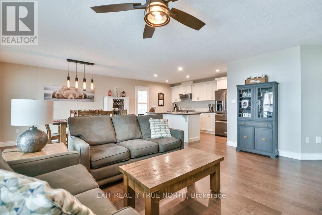 36 Hunter Avenue, Tay (Victoria Harbour), Ontario  L0K 2A0 - Photo 7 - S12195221