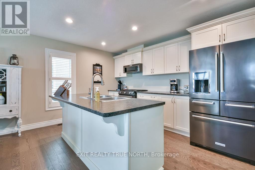 36 Hunter Avenue, Tay (Victoria Harbour), Ontario  L0K 2A0 - Photo 8 - S12195221
