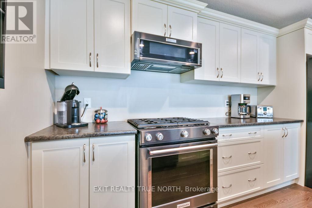 36 Hunter Avenue, Tay (Victoria Harbour), Ontario  L0K 2A0 - Photo 9 - S12195221