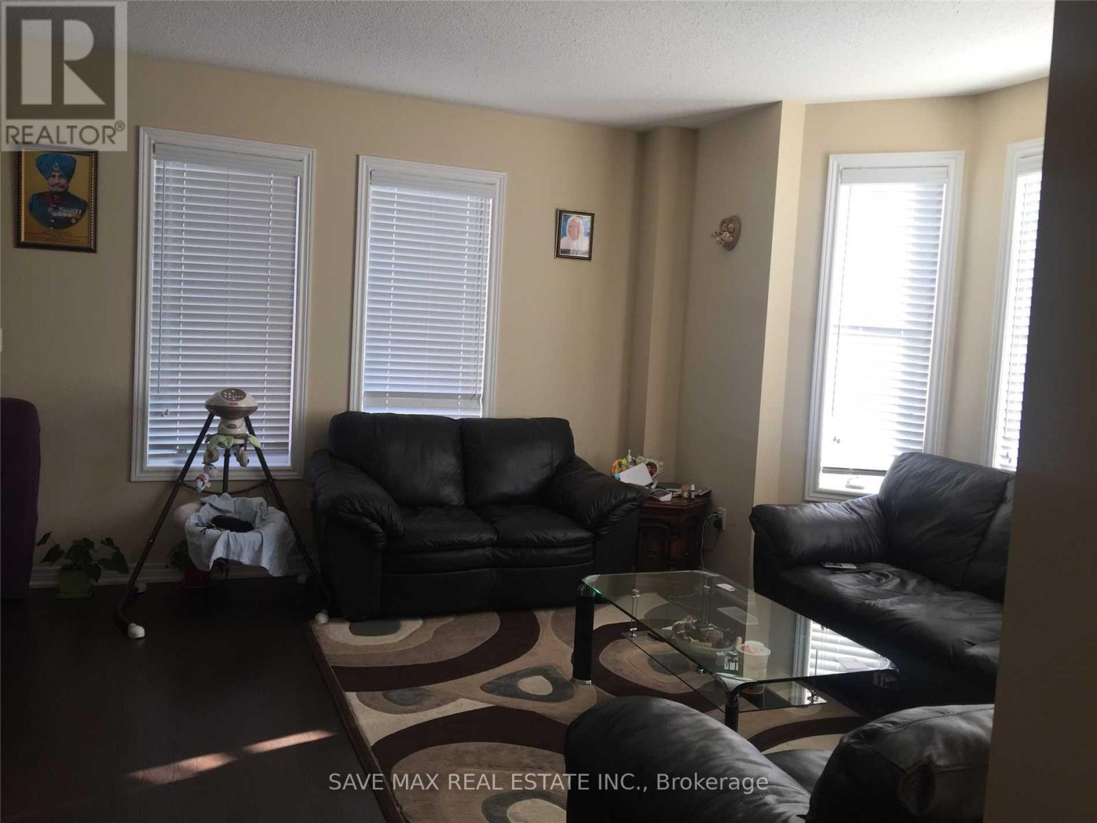 1 True Blue Crescent, Caledon (Bolton East), Ontario  L7E 4K6 - Photo 4 - W12195159