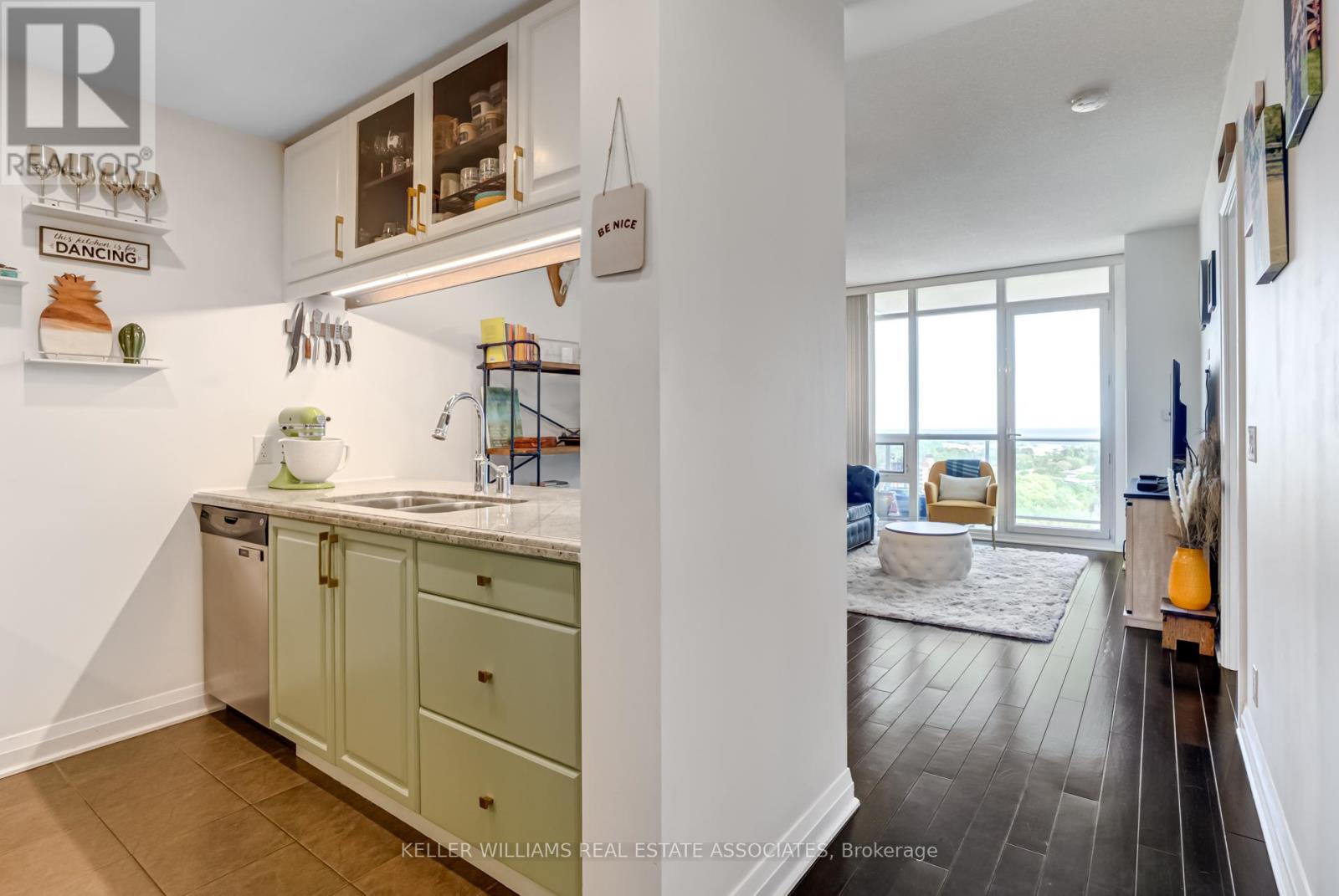 Lph09 - 1055 Southdown Road, Mississauga, Ontario  L5J 0A3 - Photo 10 - W12195165