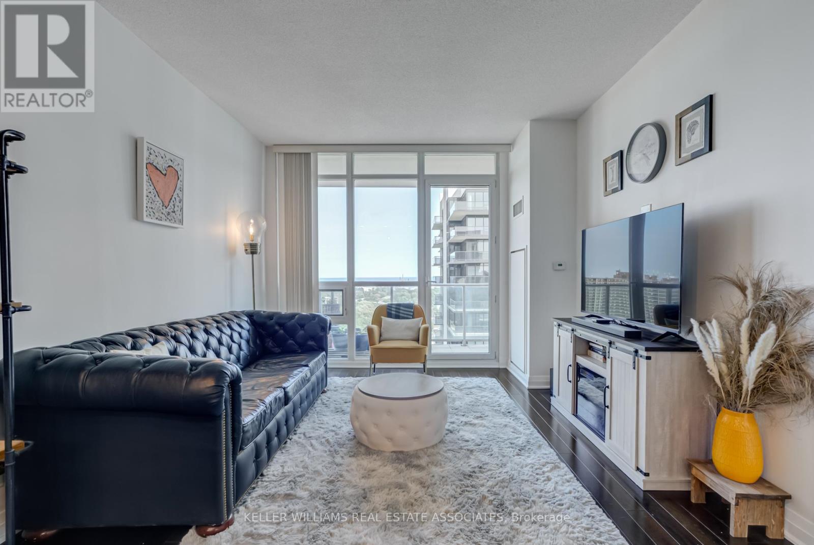Lph09 - 1055 Southdown Road, Mississauga, Ontario  L5J 0A3 - Photo 4 - W12195165