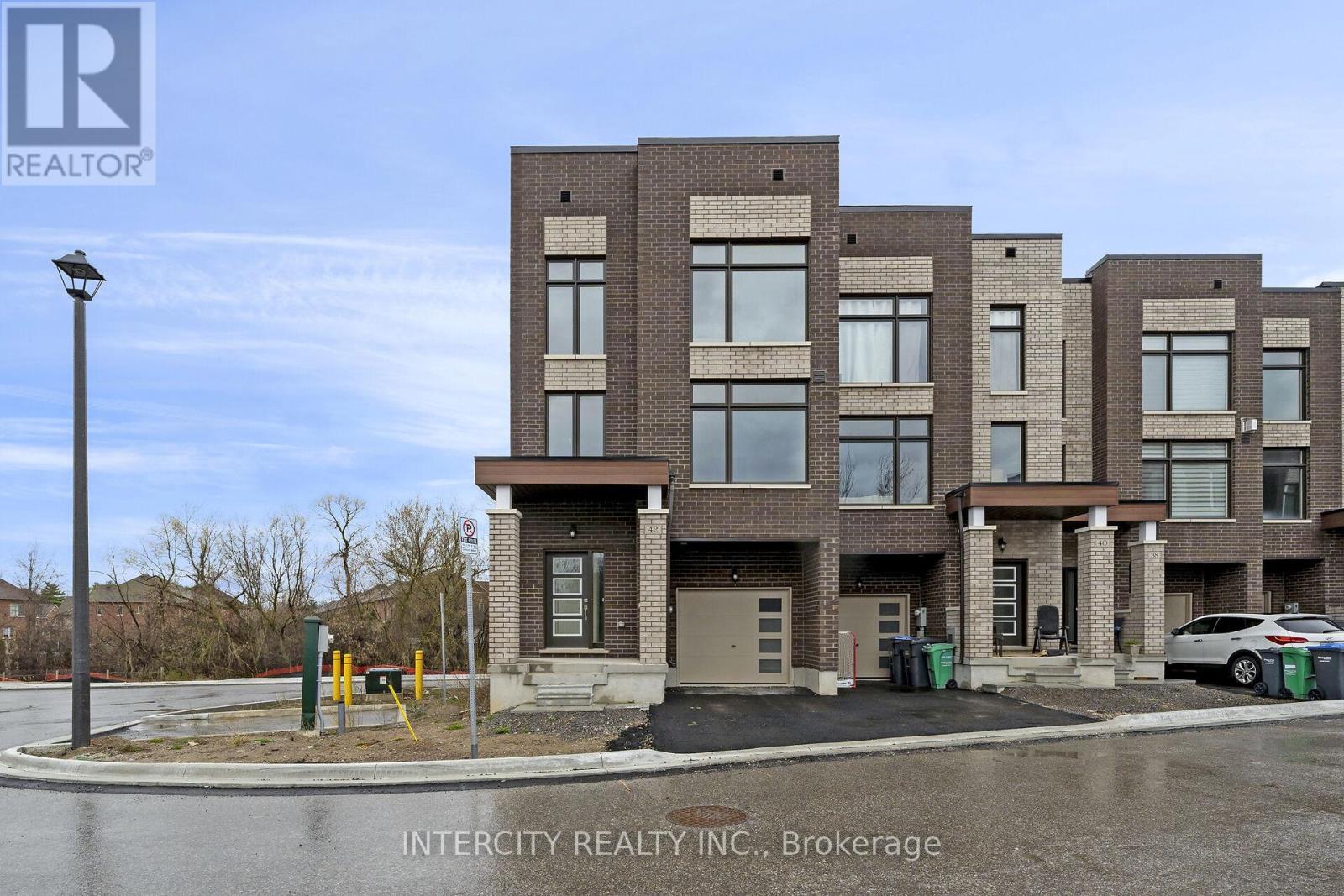 42 QUEENPOST DRIVE, Brampton, Ontario