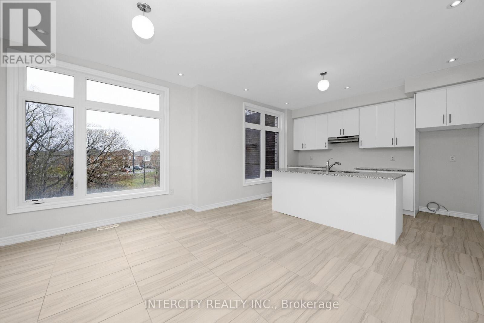 42 Queenpost Drive, Brampton, Ontario  L6Y 6L2 - Photo 10 - W12195196