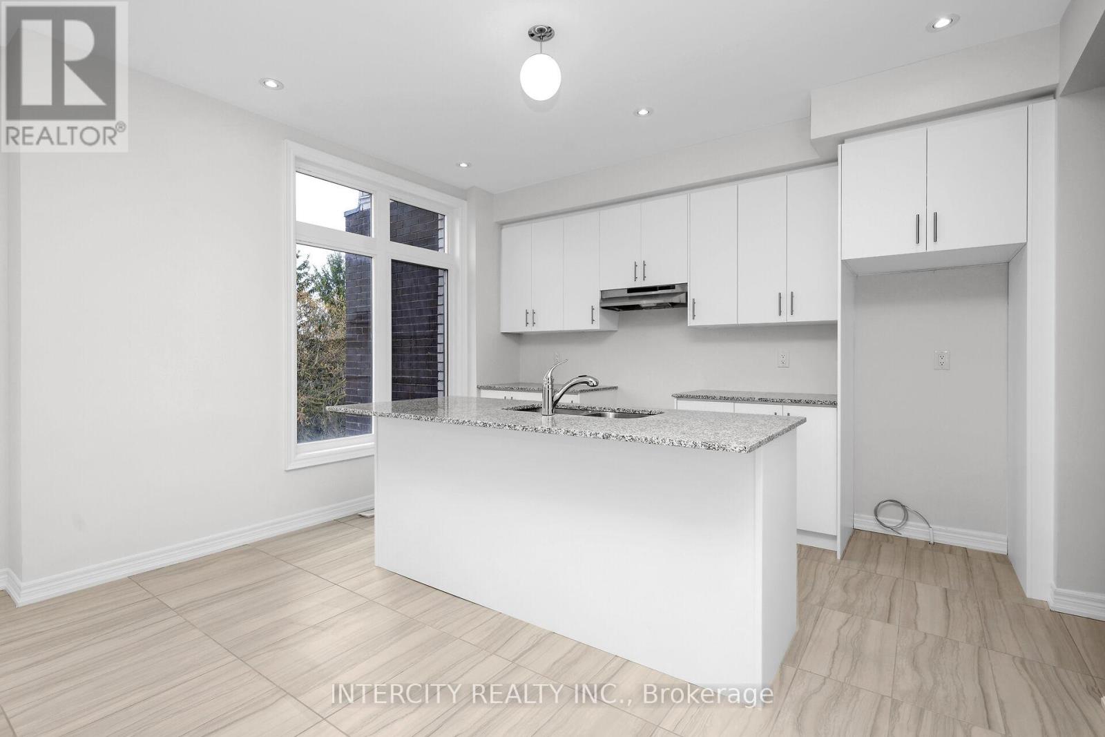 42 Queenpost Drive, Brampton, Ontario  L6Y 6L2 - Photo 11 - W12195196