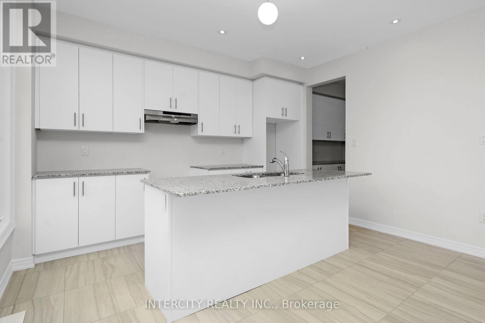 42 Queenpost Drive, Brampton, Ontario  L6Y 6L2 - Photo 13 - W12195196