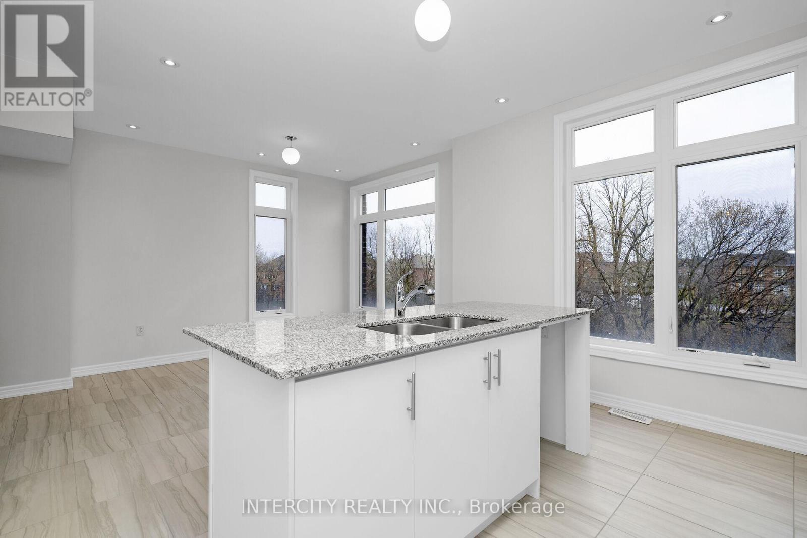42 Queenpost Drive, Brampton, Ontario  L6Y 6L2 - Photo 14 - W12195196
