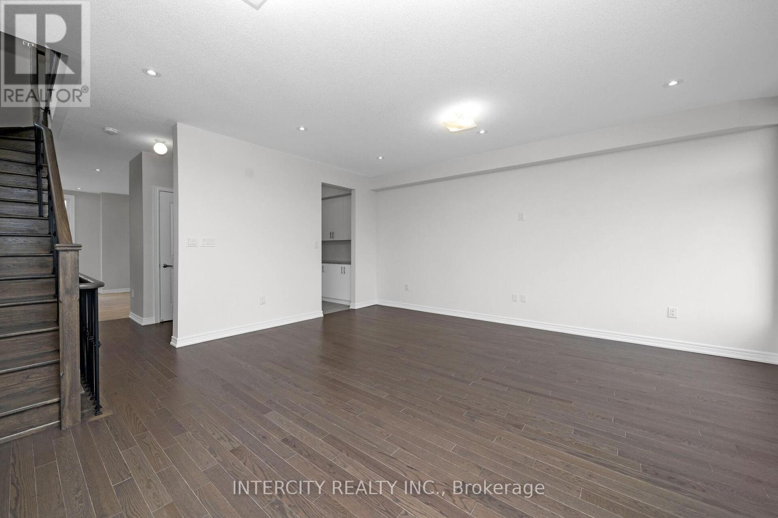 42 Queenpost Drive, Brampton, Ontario  L6Y 6L2 - Photo 19 - W12195196
