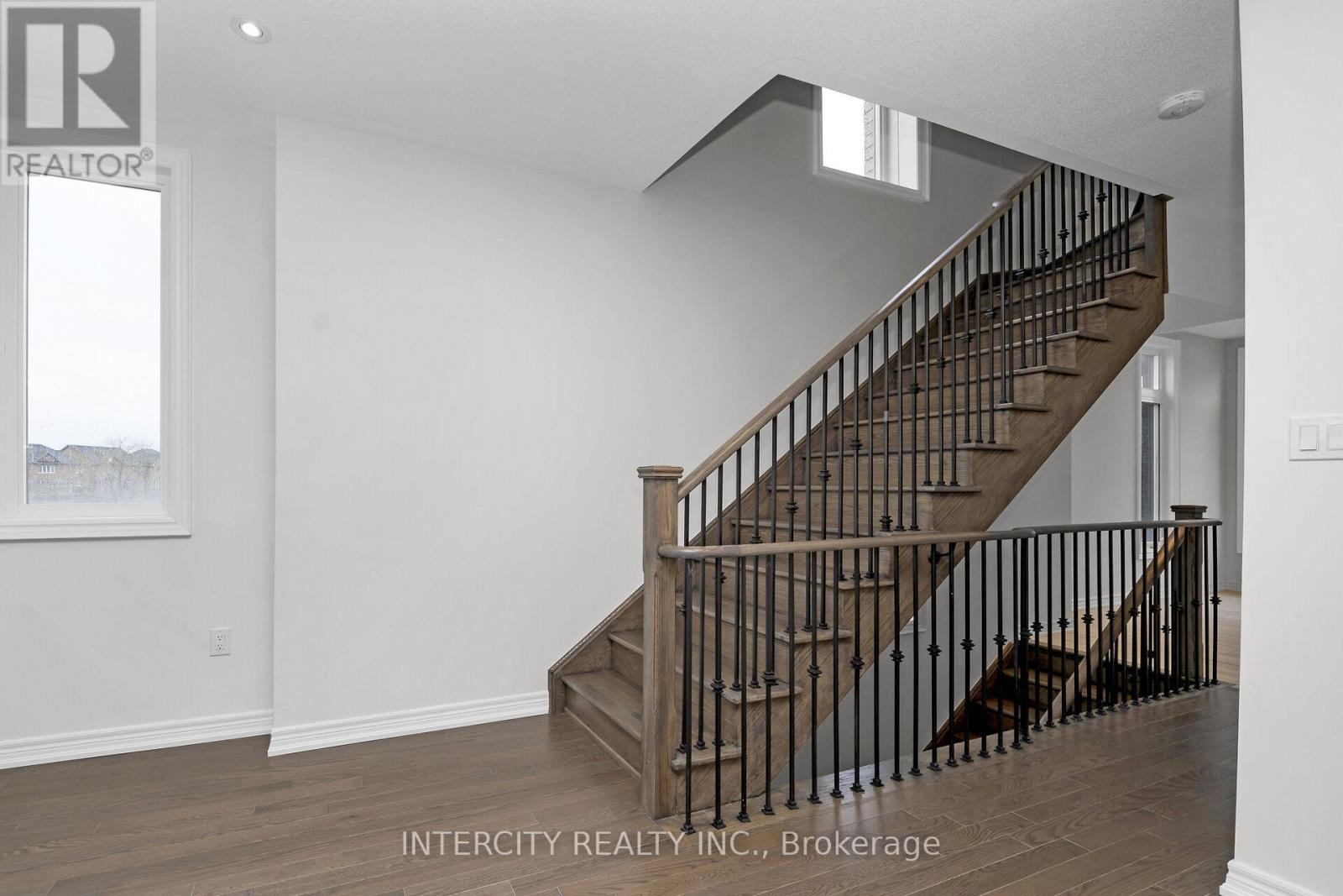 42 Queenpost Drive, Brampton, Ontario  L6Y 6L2 - Photo 21 - W12195196