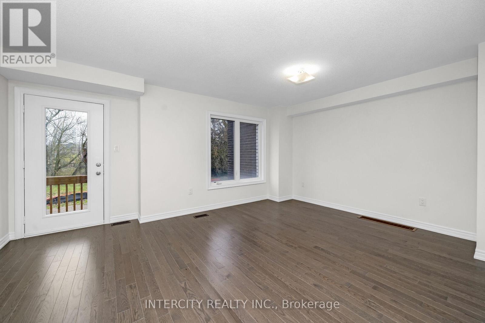 42 Queenpost Drive, Brampton, Ontario  L6Y 6L2 - Photo 6 - W12195196