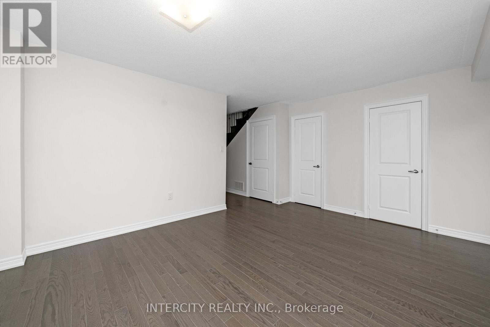 42 Queenpost Drive, Brampton, Ontario  L6Y 6L2 - Photo 7 - W12195196