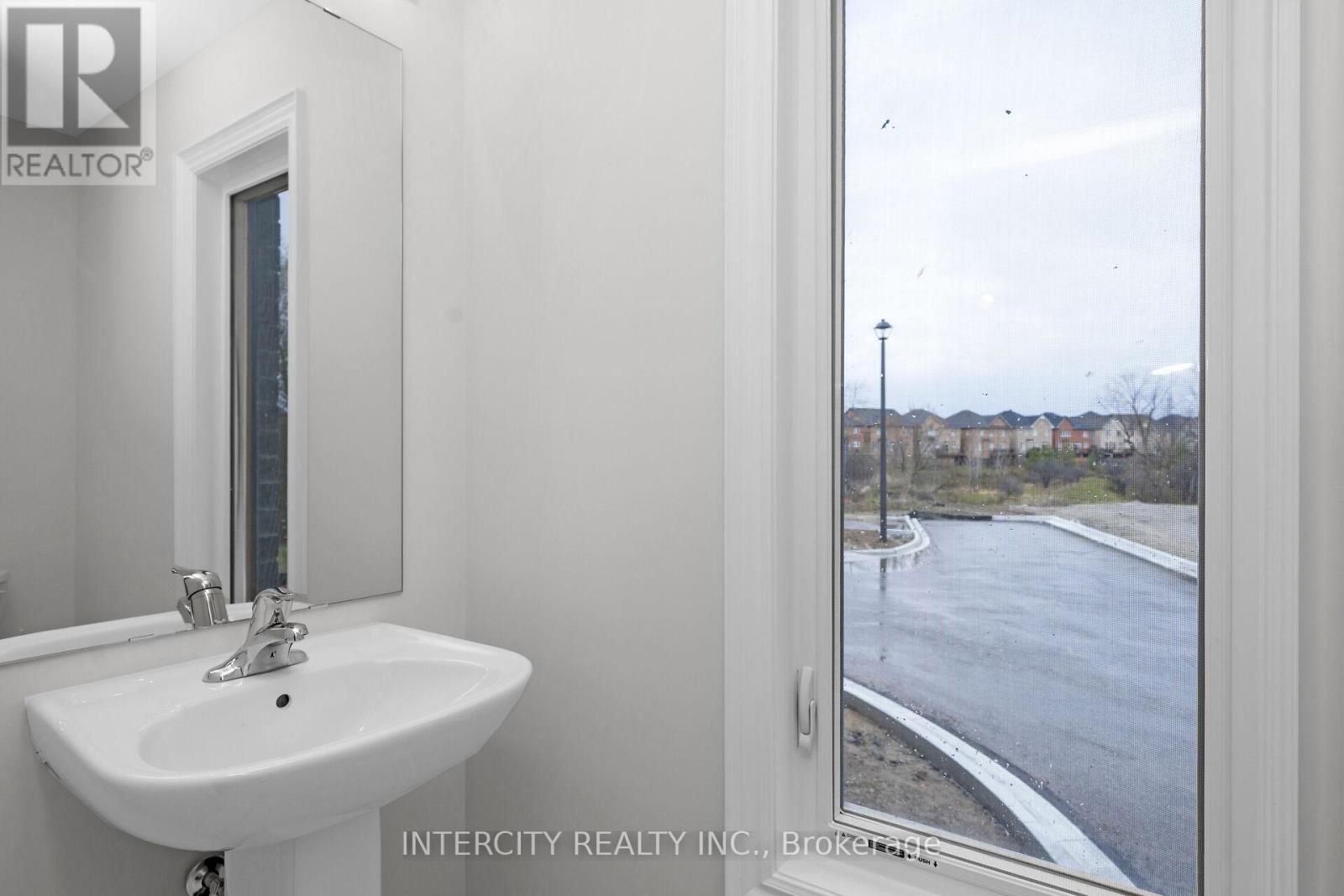 42 Queenpost Drive, Brampton, Ontario  L6Y 6L2 - Photo 8 - W12195196