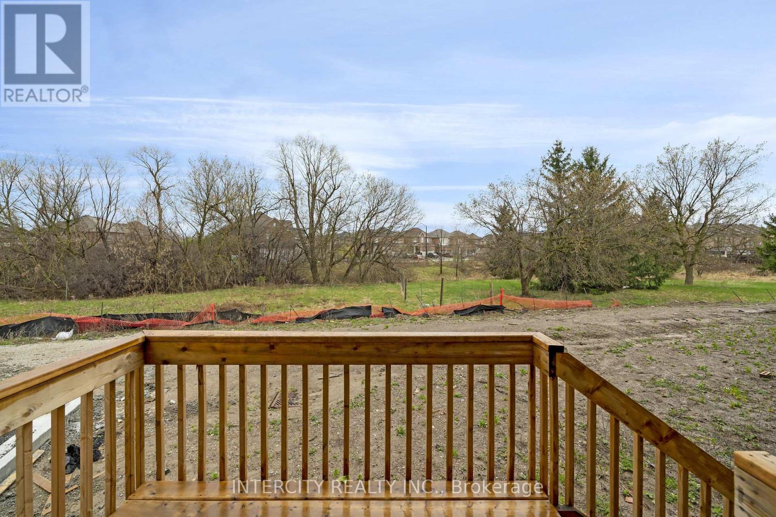 42 Queenpost Drive, Brampton, Ontario  L6Y 6L2 - Photo 9 - W12195196