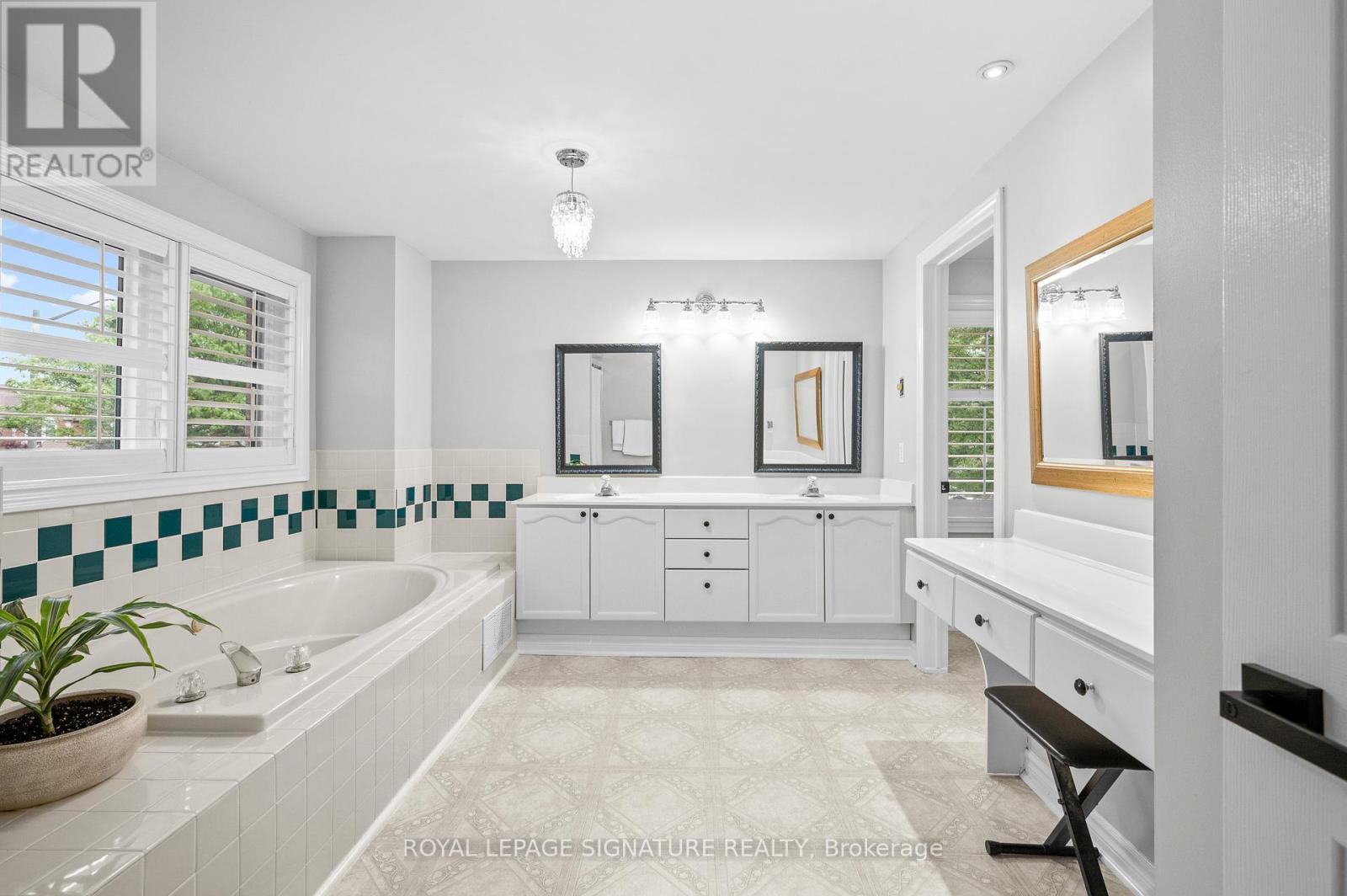 2718 Quails Run, Mississauga, Ontario  L5M 5K3 - Photo 19 - W12195201