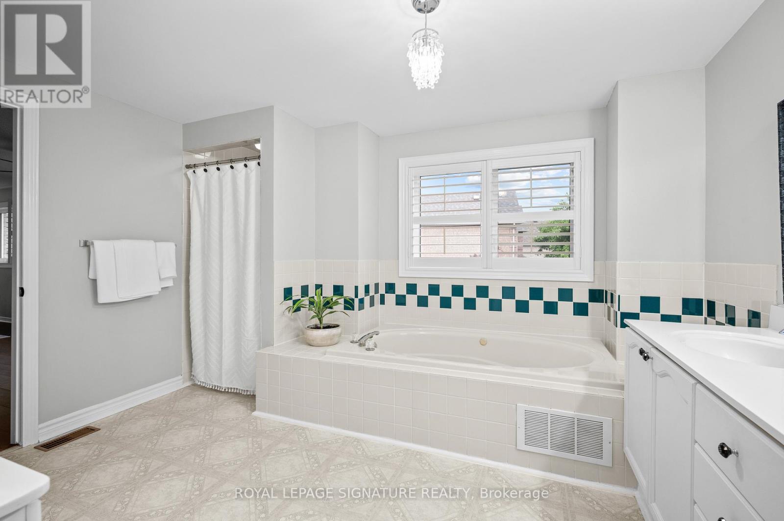 2718 Quails Run, Mississauga, Ontario  L5M 5K3 - Photo 20 - W12195201