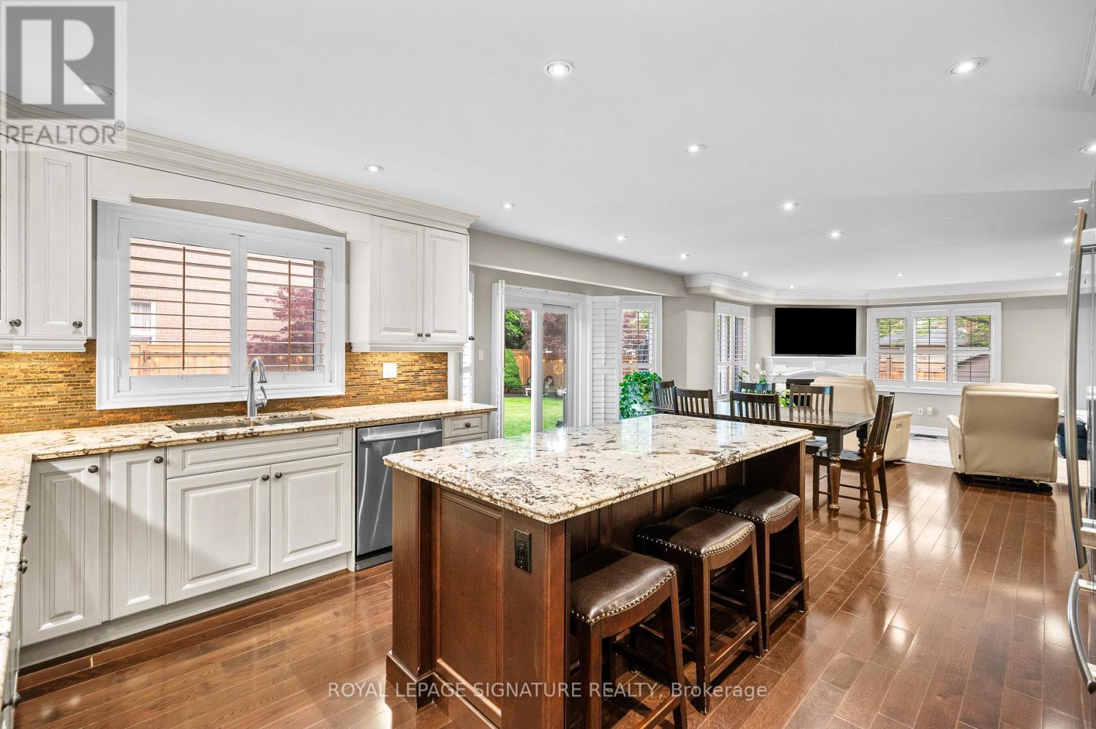 2718 Quails Run, Mississauga (Central Erin Mills), Ontario  L5M 5K3 - Photo 8 - W12195201