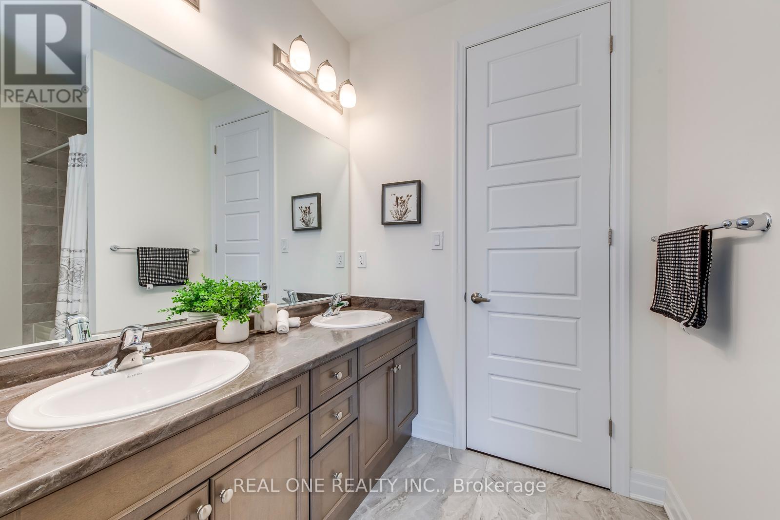 1249 Sweetfern Crescent, Milton, Ontario  L9E 1M1 - Photo 32 - W12195230