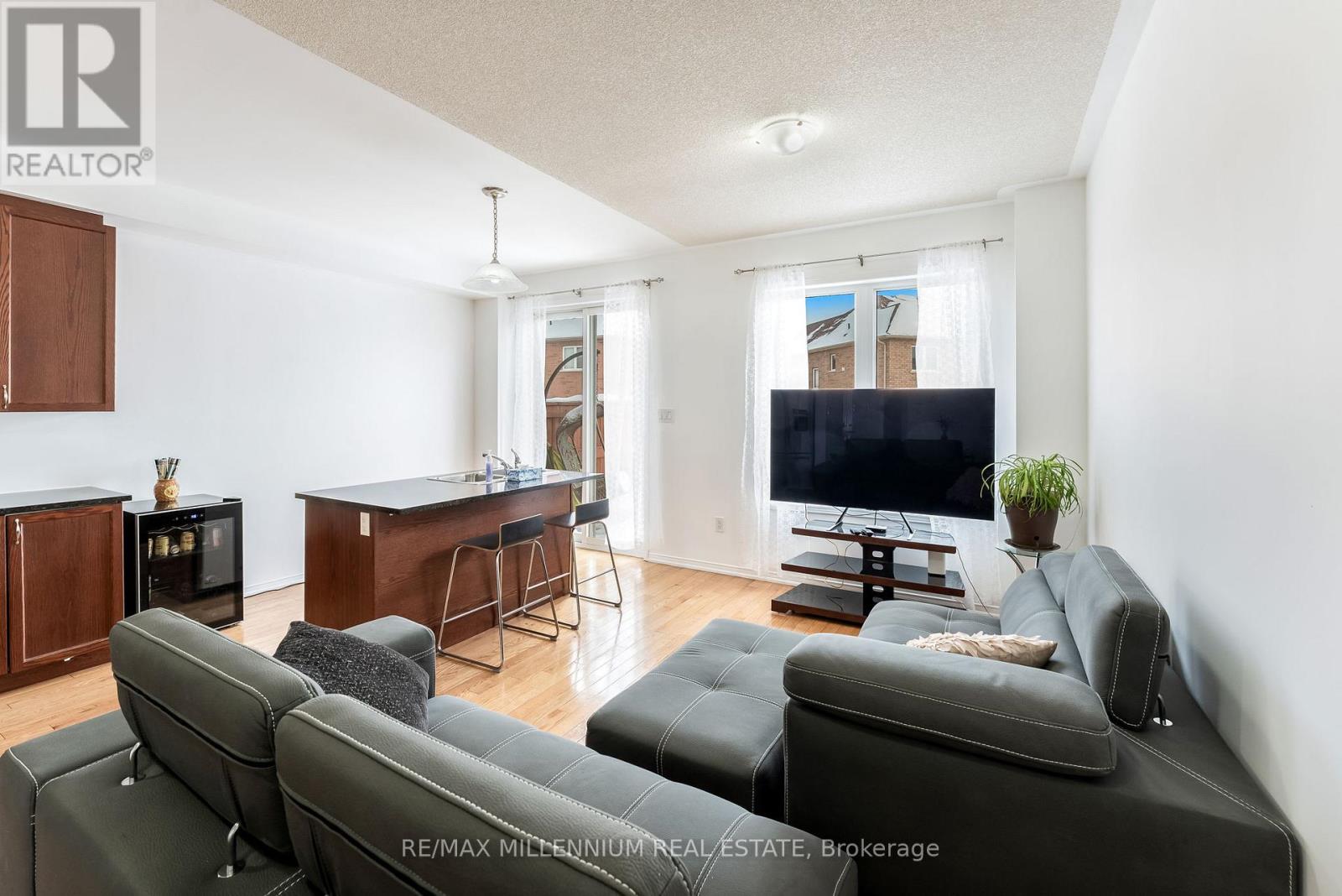 70 Sussexvale Drive, Brampton (Sandringham-Wellington), Ontario  L6R 3R4 - Photo 12 - W12195232