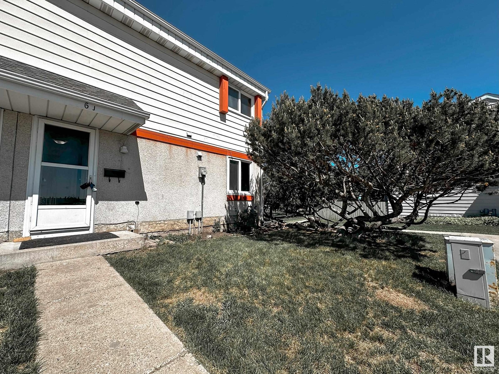 6j Callingwood Co Nw, Edmonton, Alberta  T5T 0H5 - Photo 5 - E4440103