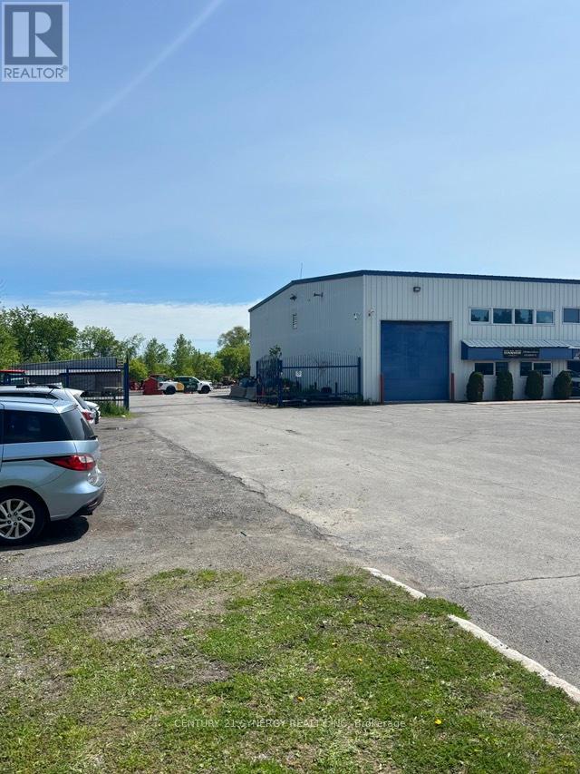 2729 Stevenage Drive, Ottawa, Ontario  K1G 3N2 - Photo 2 - X12195271