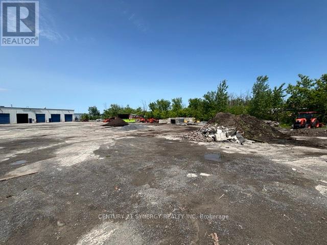 2729 Stevenage Drive, Ottawa, Ontario  K1G 3N2 - Photo 4 - X12195271