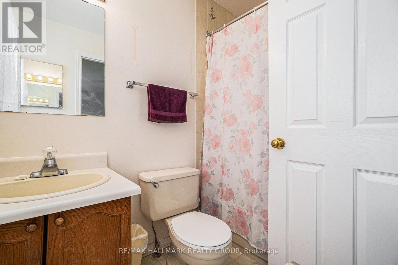 9 Raj Terrace, Ottawa, Ontario  K1G 4T4 - Photo 13 - X12195320