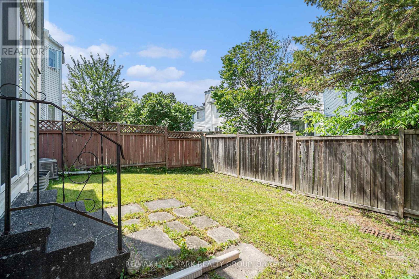 9 Raj Terrace, Ottawa, Ontario  K1G 4T4 - Photo 24 - X12195320