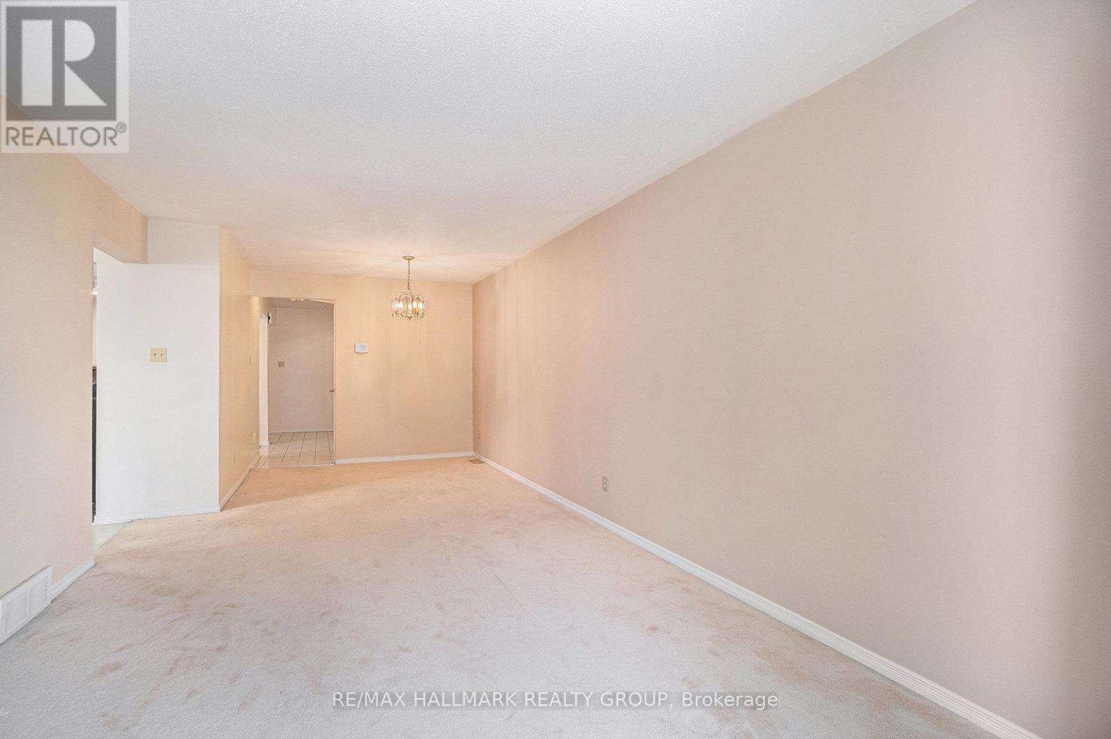 9 Raj Terrace, Ottawa, Ontario  K1G 4T4 - Photo 6 - X12195320