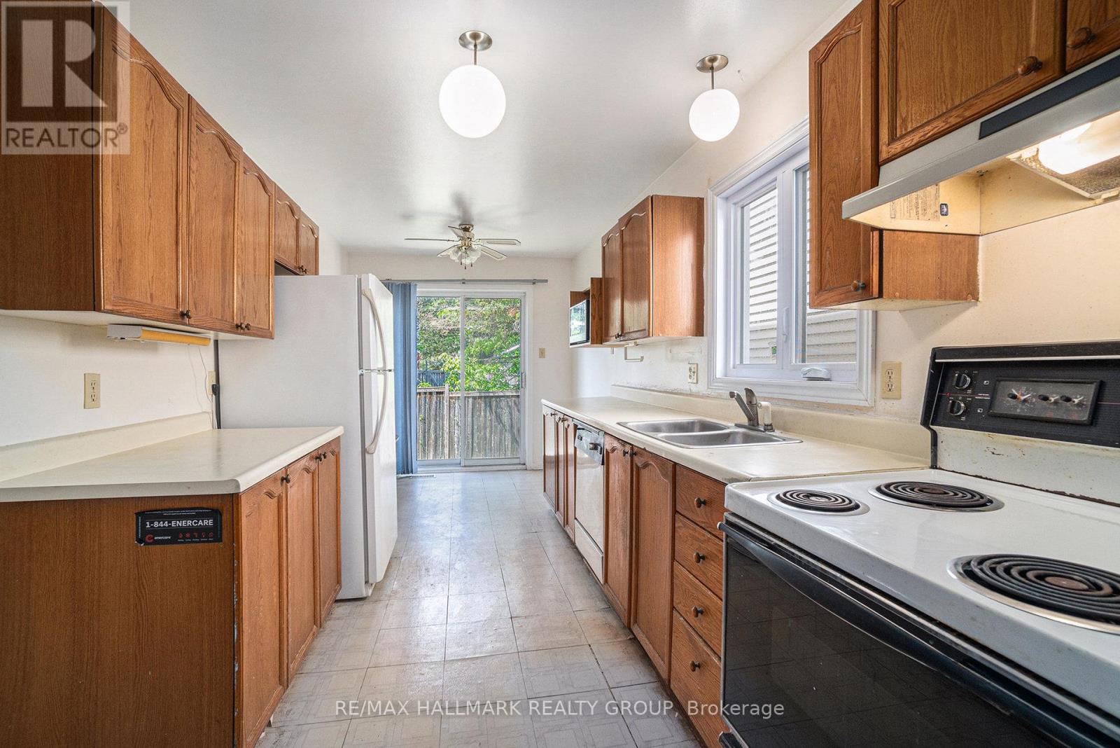 9 Raj Terrace, Ottawa, Ontario  K1G 4T4 - Photo 7 - X12195320