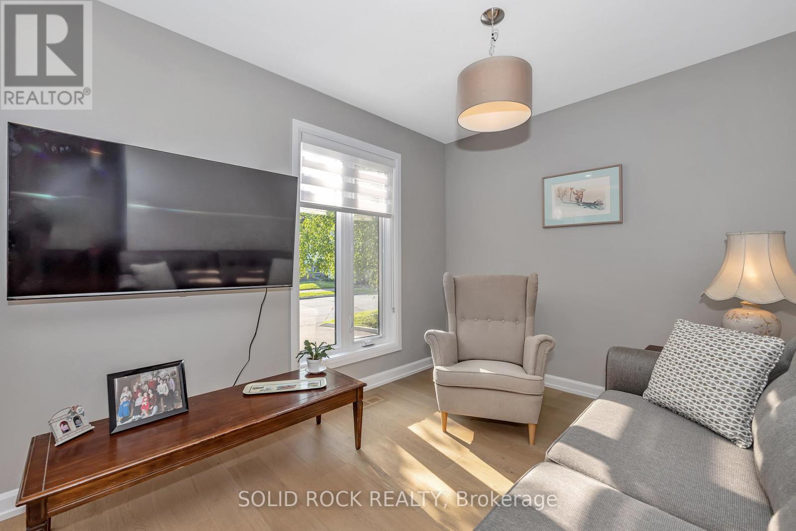 1229 Erindale Drive, Ottawa, Ontario  K2C 2G2 - Photo 10 - X12195340