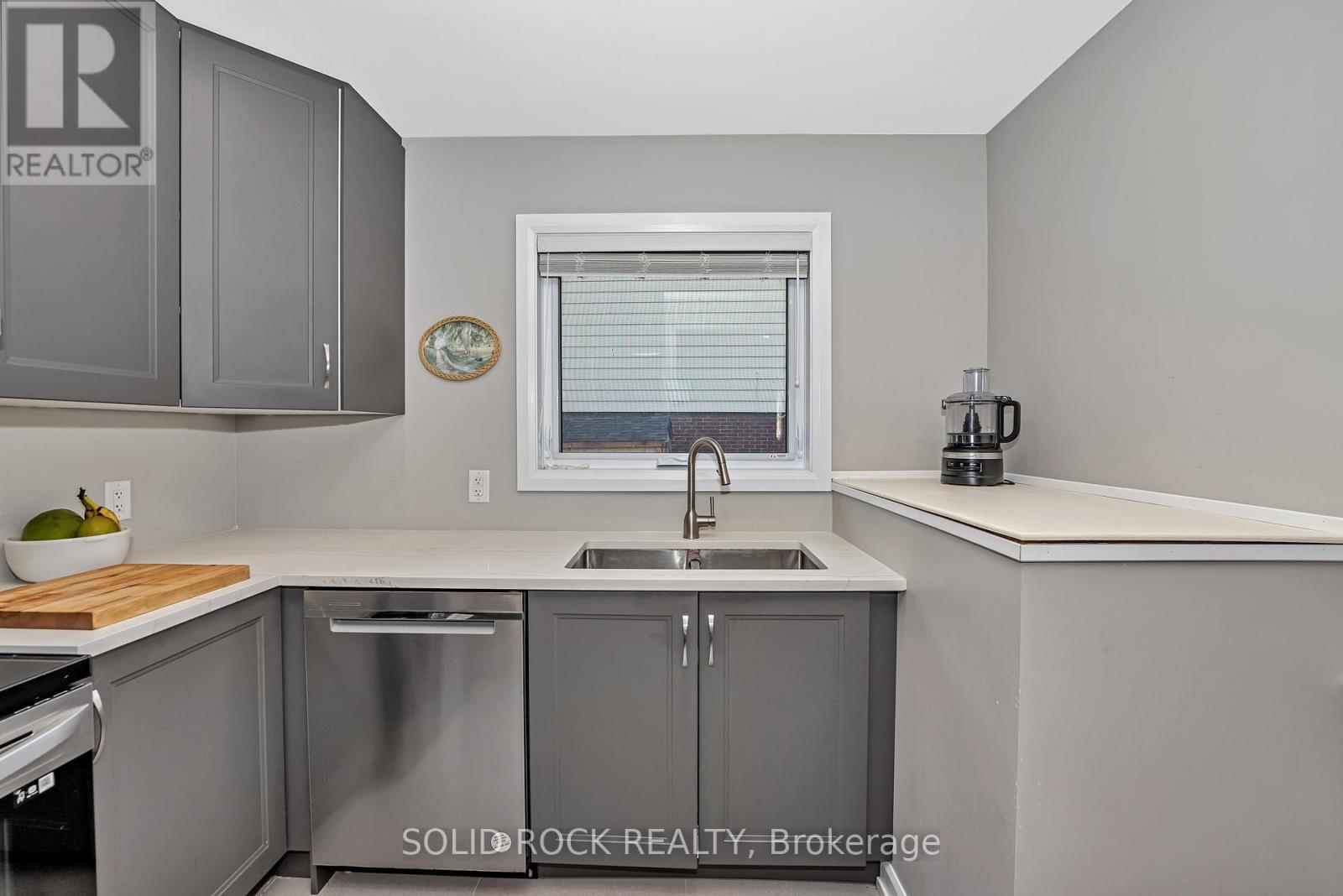 1229 Erindale Drive, Ottawa, Ontario  K2C 2G2 - Photo 11 - X12195340