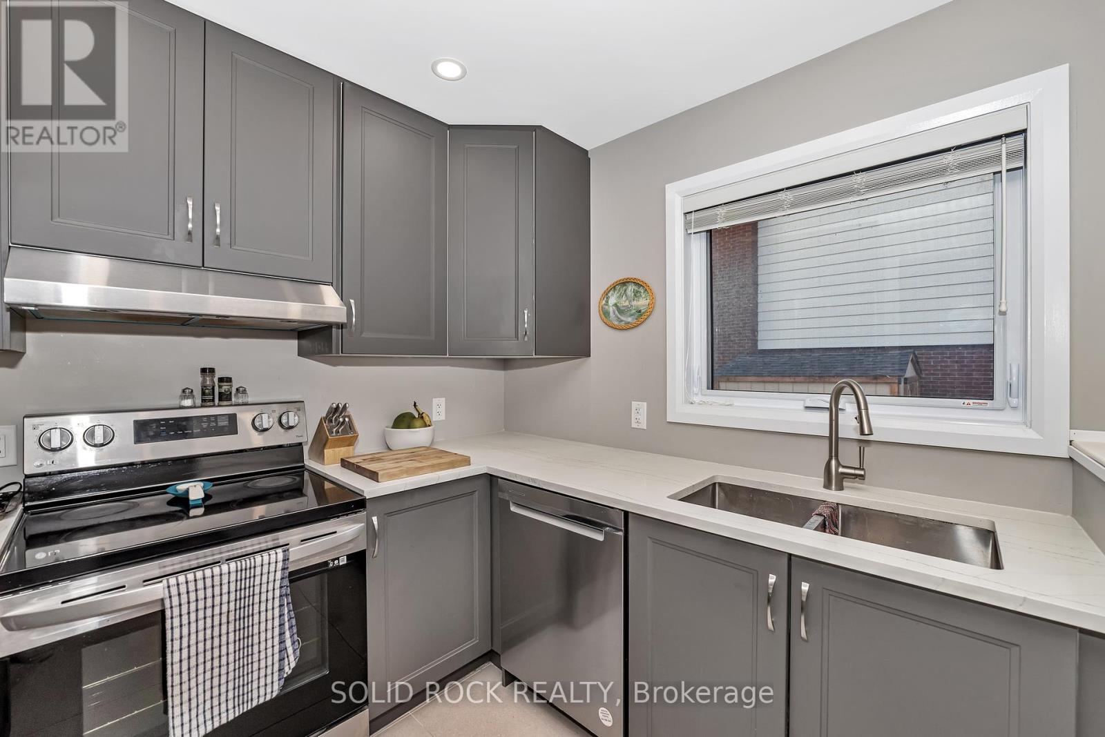 1229 Erindale Drive, Ottawa, Ontario  K2C 2G2 - Photo 12 - X12195340
