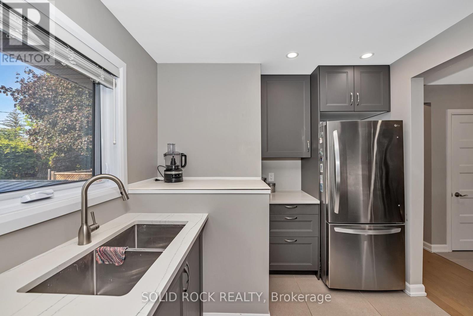 1229 Erindale Drive, Ottawa, Ontario  K2C 2G2 - Photo 13 - X12195340